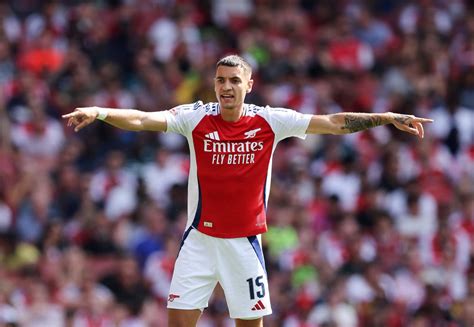 Fabrizio Romano reveals firm transfer message Arsenal just sent .